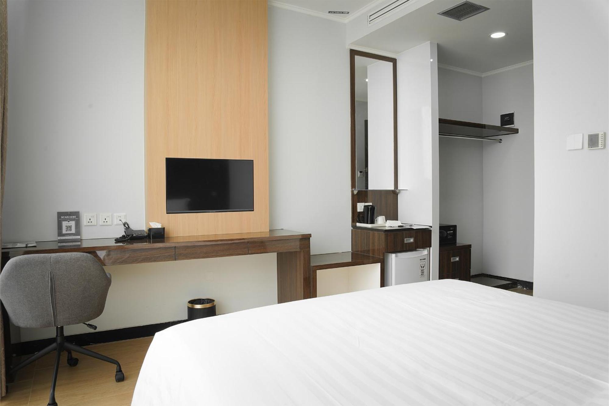 Dreamtel Jakarta Exterior photo
