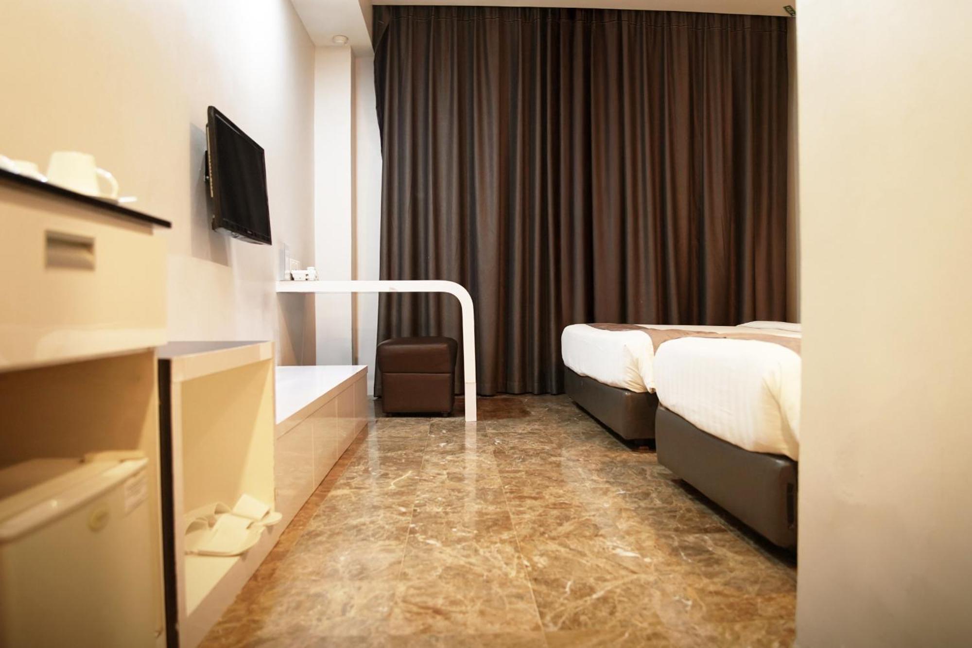 Dreamtel Jakarta Exterior photo