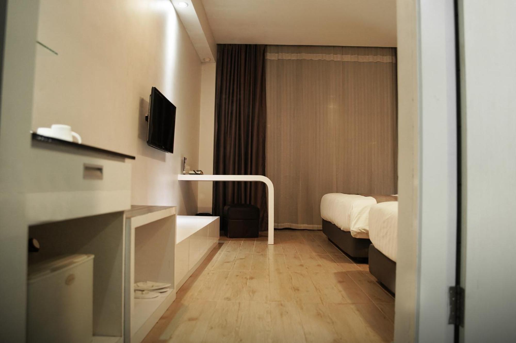 Dreamtel Jakarta Exterior photo