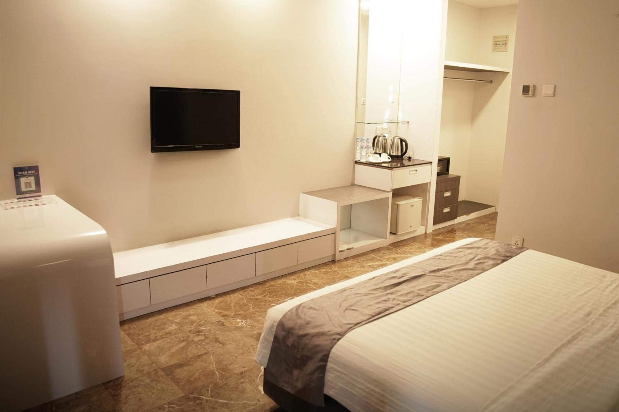 Dreamtel Jakarta Exterior photo