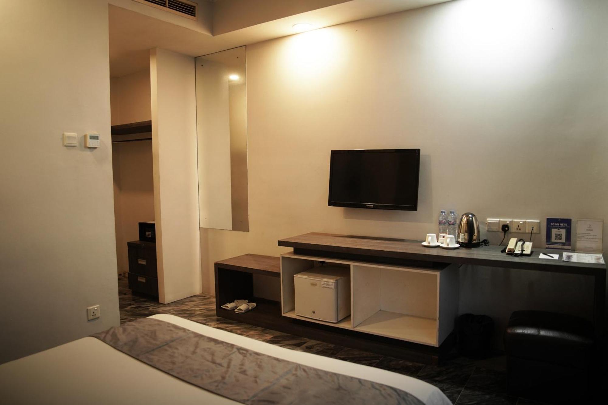 Dreamtel Jakarta Exterior photo