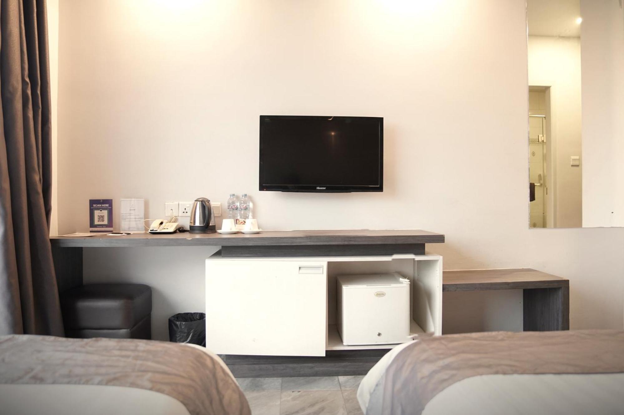 Dreamtel Jakarta Exterior photo