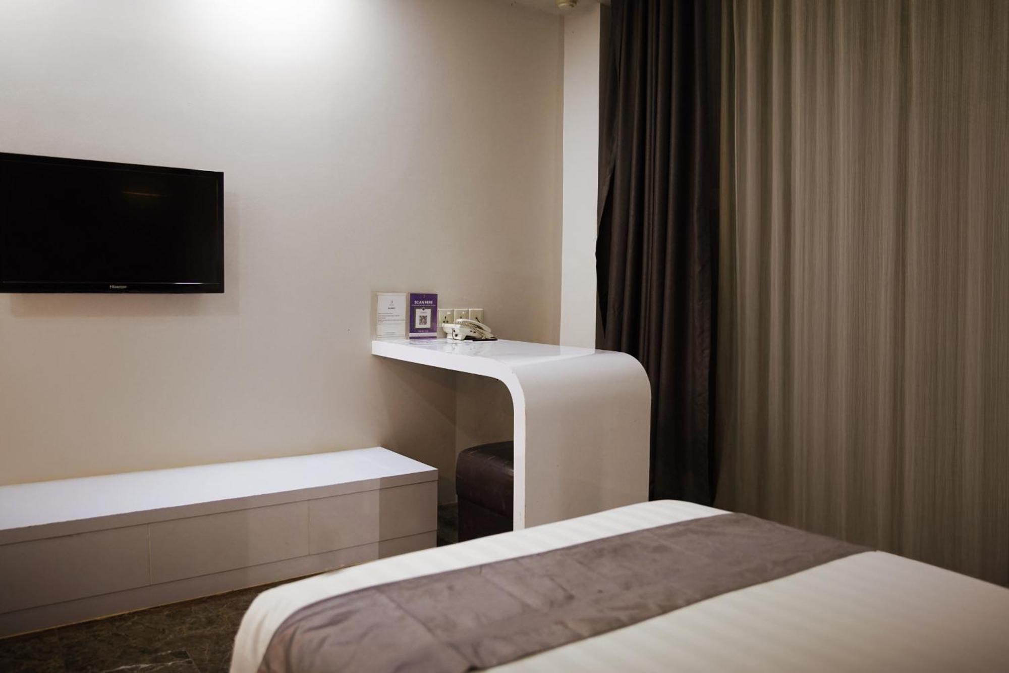 Dreamtel Jakarta Exterior photo