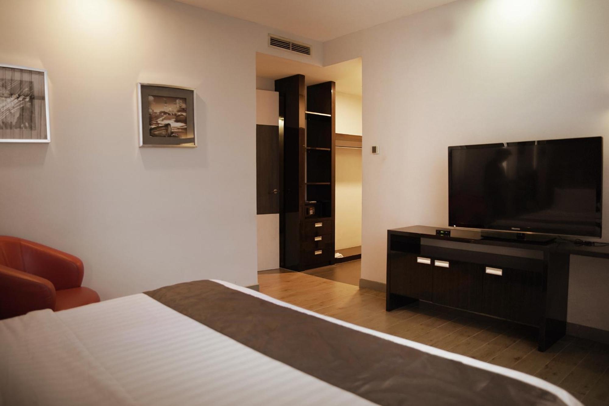 Dreamtel Jakarta Exterior photo