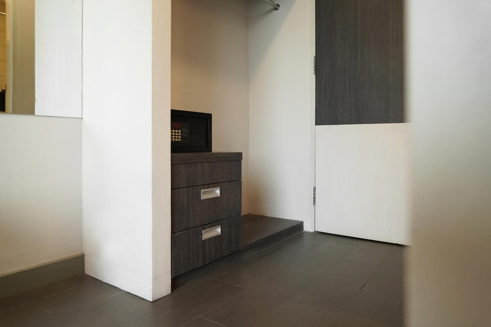 Dreamtel Jakarta Exterior photo
