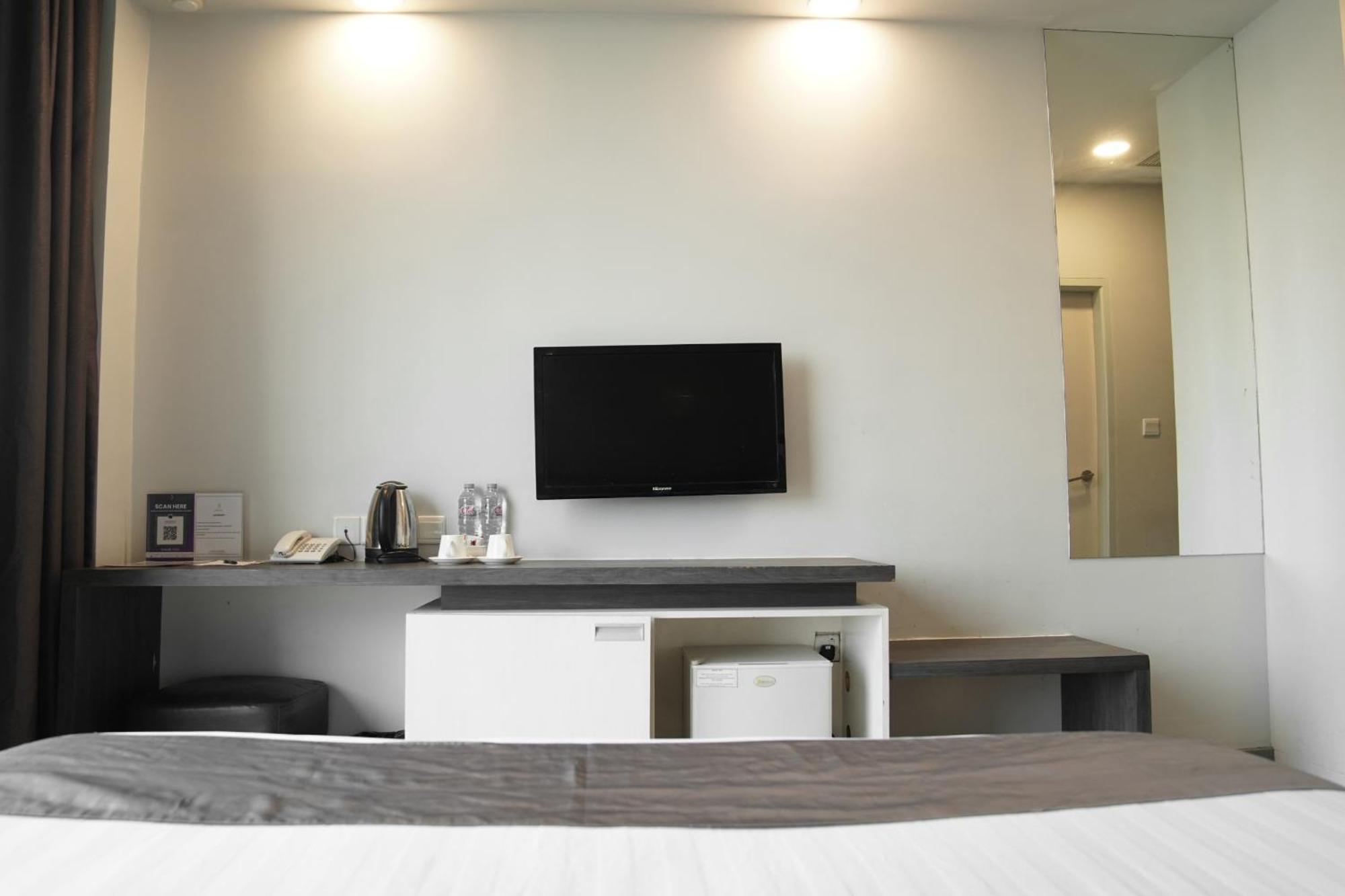 Dreamtel Jakarta Exterior photo